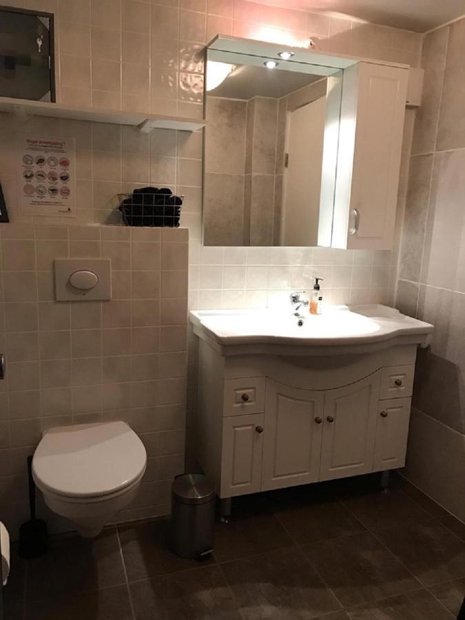 Guesthouse Hvitahusid Akureyri Ngoại thất bức ảnh